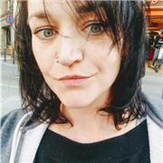 Profesora de inglés, nativa. Puedo ofrecer clases de Cambridge First y Advanced, y todas las otras niveles